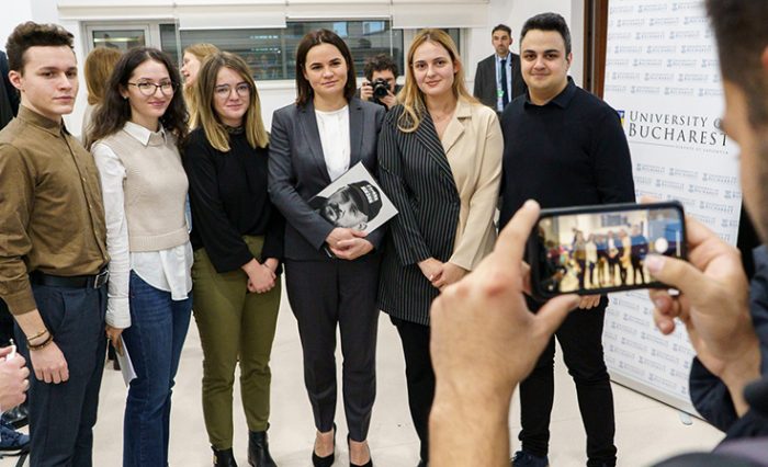 Svetlana Tihanovskaia universitatea din bucuresti studenti dialog dezbatere Svetlana Tihanovskaia universitatea din bucuresti studenti dialog dezbatere